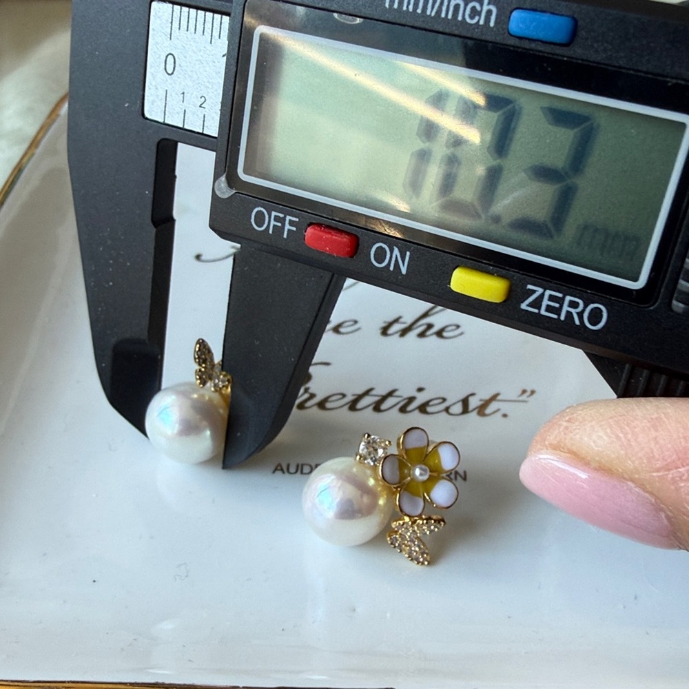 Round Freshwater Pearl Stud Earrings Butterfly Flower Gold Tone 🦋 - Picture 4 of 5